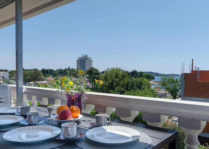 Apartments Plava Plaza Daniela 公寓